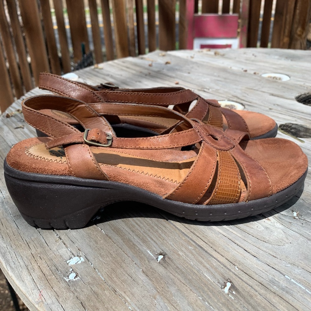 LIQUIDATION SALE! Earth Origins Shea Brown Leather Sandals Size 7.5